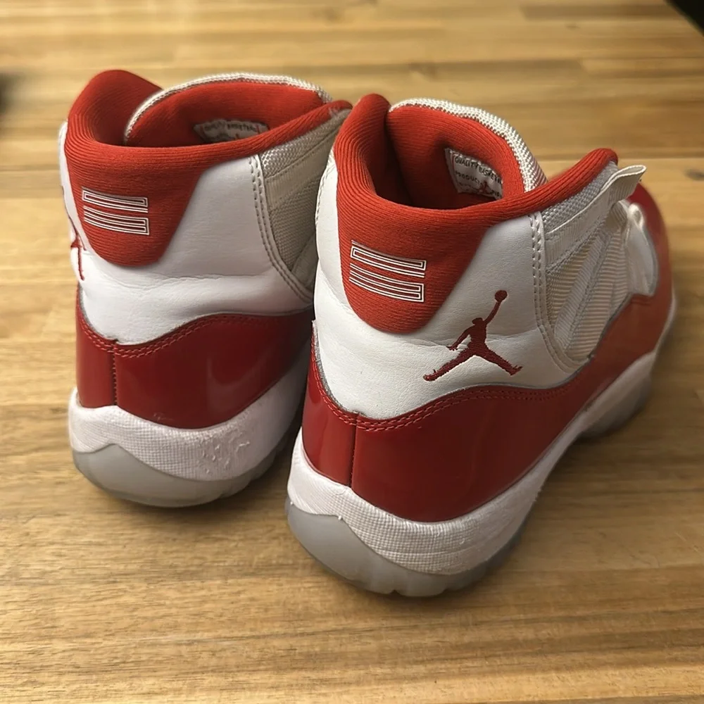 JORDAN 11 retro cherry red
